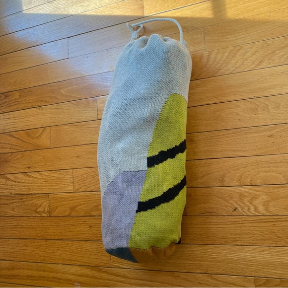 NEW Cold Picnic Throw Blanket - Picture 5 of 5